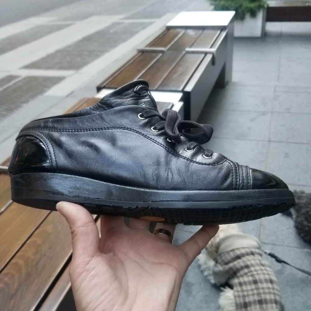🆕 Chanel CC logo Cap Toe Shoes - Picture 5 of 10